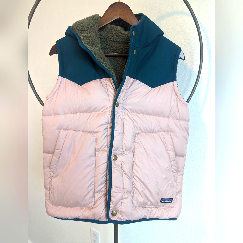 Patagonia girls L 12 14 Reversible Bivy Vest Down Hooded Warm EUC Green/Pink